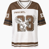 Maillot de football américain tendance rose personnalisé avec strass scintillants, col en V et motif graphique en strass, style streetwear, numéro personnalisé
