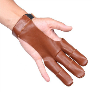ถุงมือยิงธนูหนังสีน้ำตาลแบบสามนิ้ว ยาวถึงข้อมือ ทนทาน ใช้กลางแจ้ง สไตล์ลำลอง ระบายความร้อนได้ดี รับสกรีนโลโก้ อุปกรณ์ยิงธนู รุ่นพลัส - Product Image 1