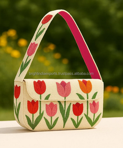 Sac fourre-tout en toile brodée de fleurs fait main avec bandoulière, pour un usage quotidien décontracté - Product Image 1