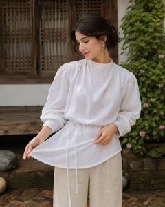 Ensemble élégant de chemisier en lin blanc et de pantalon large |   Tenue Chic d'été pour la Plage et Tenue Décontractée de Jour pour Femmes - Product Image 4
