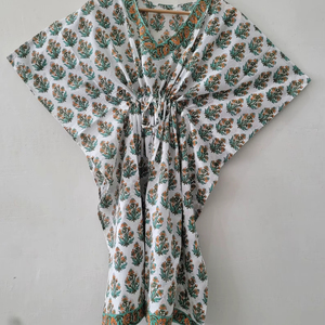 Bata Kimono de Algodón 100% Estampada a Mano para Mujer, Elegante y Casual, Blanca y Verde, Hecha a Mano, Estilo Bohemio, Ecológica - Product Image 1