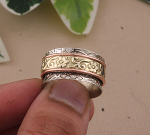 Anillo de banda floral de plata de ley 925 al por mayor con engaste de bisel, diseño propio, texturado, para mujer, joyería fina para fiesta - Product Image 4