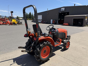 Tractor B2401DT 2022, Equipo Premium Listo para Exportación, Suministro a Granel de Alta Resistencia - Product Image 2