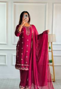 Conjunto de diseñador con hermoso bordado Moti Work Star Georgette, top con pantalón y dupatta, completamente cosido y listo para usar. - Product Image 2