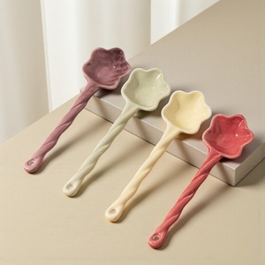 Cuillère à café artisanale esthétique, design étoile et fleur, ensemble de cuillères à dessert en résine pour la crème glacée, le thé, la cuisine et les cadeaux - Product Image 3