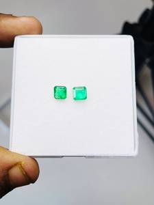 Par de Esmeraldas Naturales con Corte Esmeralda, 0.83 Quilates, Grado AAA, Certificado IGI, Color Verde, Pulido Perfecto, Precio Económico, Muy Bonito Brillo de Color, 2-5 mm - Product Image 5