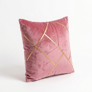 Complétez votre gamme d'ameublement avec ces oreillers aux designs modernes, aux textures confortables et au style polyvalent. - Product Image 6