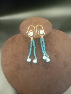 Boucles d'oreilles créoles en perles d'eau de mer plaquées or, forme goutte d'eau, style minimaliste, bijoux pour femmes pour tous les jours et cadeau - Product Image 3