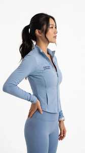 ONETEN APPAREL Veste de yoga pour femme bleu clair à demi-zip, manches longues, respirante, coupe ajustée, décontractée, avec logo frontal - Product Image 3