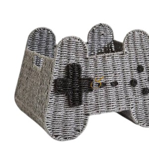 Panier de rangement unique en jonc de mer tressé à la main en forme de manette de jeu, organiseur créatif pour salle de jeux vidéo - Product Image 4
