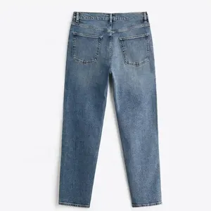 Jeans de mezclilla de alta calidad con estampado sublimado del nombre del equipo, cintura media, corte regular, informales, de algodón, azules, para otoño. - Product Image 2