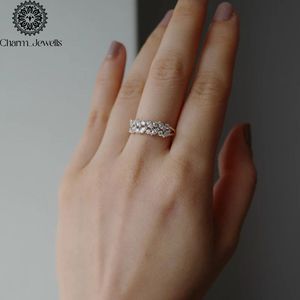 แหวนเงินผู้หญิง Charm_Jewells ประดับเพชรโมอิสซาไนต์ทรงคุชชั่น รับรองโดย IGI น้ำหนัก 3 กรัม ดีไซน์แบบ Eternity Band ประดับเพชรแบบ Pave Setting คลาสสิกสำหรับงานหมั้น - Product Image 1