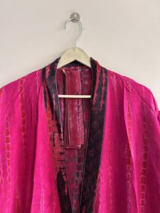 Robe kimono en soie tie-dye, tenue d'été faite à la main, robe colorée de luxe - Product Image 2
