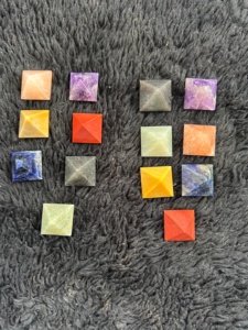 High Quality 7 <b>Chakra</b> Natural Stone Pyramid Reiki <b>Crystal</b> Healing Stone <b>Set</b> Carved Precious Gemstone - Product Image 6
