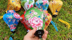 Linternas de seda al por mayor de Vietnam, linternas de seda con marco de bambú, linternas de seda decorativas para decoración de fiestas en el jardín - Product Image 2