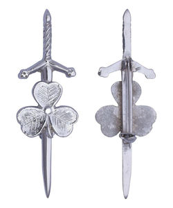 Broches para Kilt de Acero Inoxidable de Alta Calidad Hechos a Medida - Diseño Tradicional Escocés de las Tierras Altas con Arpa Irlandesa - Product Image 4