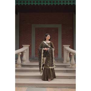 Ensemble de costume de travail brodé de paillettes et de fil pour femmes - Product Image 3