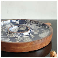 Assiette de service en bois à motif floral, peinte à la main, design minimaliste, non toxique, écologique, faite à la main pour servir des amuse-gueules lors de fêtes