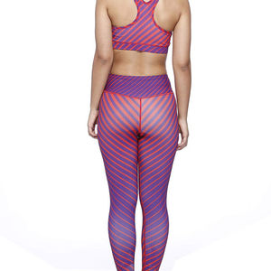 Ensemble de yoga 2 pièces personnalisé OEM pour femme, grande taille, couleur unie, respirant, séchage rapide, écologique, taille mi-haute, soutien-gorge de sport et leggings en Spandex/Nylon - Product Image 6