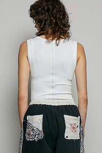 Camiseta sin mangas con cuello redondo y botones de colores POL - Product Image 4