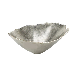 Bol de service artisanal en aluminium avec surface texturée raffinée pour une présentation alimentaire élégante - Product Image 5