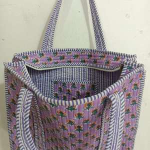 Sac à bandoulière matelassé violet en coton à motifs floraux, grand sac fourre-tout à deux anses, fermeture éclair, léger, pour le quotidien - Product Image 2