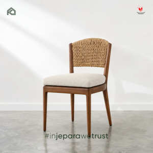 Chaise de salle à manger d'extérieur moderne en teck massif avec dossier en rotin naturel tressé et assise rembourrée, mobilier pour restaurant, café, hôtel - Product Image 1