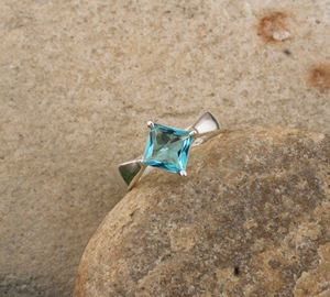 Bague classique en topaze bleue naturelle de Londres, argent sterling 925, sertie de pierres, certifiée par un tiers, bijou de naissance de novembre - Product Image 2