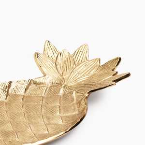 Plateau décoratif ananas plaqué or Curated Living, thème bohème, emballage individuel - Product Image 5