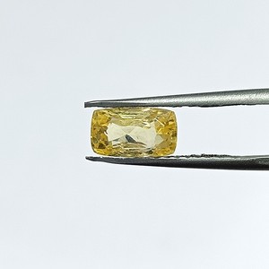 พลอยแซฟไฟร์สีเหลืองทรงคุชชั่นธรรมชาติ 2.71 กะรัต จากศรีลังกา สำหรับทำเครื่องประดับและ YCIS-208 - Product Image 1