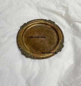 Plateau de service vintage en laiton avec bordure décorative embossée, plat décoratif traditionnel en laiton pour mariage et table à manger - Product Image 4