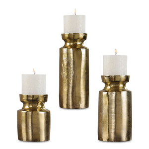 Ensemble de 3 bougeoirs en métal doré antique, finition texturée artisanale, forme ronde, pour décoration de maison de luxe et mariages - Product Image 2