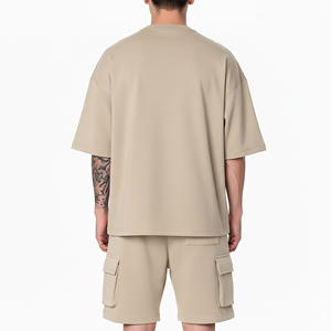 ชุดเสื้อยืดและกางเกงขาสั้นผู้ชายสีเบจ ผ้าฝ้าย คอกลม สวมใส่สบายสำหรับฤดูร้อน พร้อมลายพิมพ์โลโก้ด้านหน้า ผ้าถักระบายอากาศได้ดี - Product Image 3