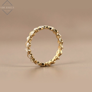 Anillo de Eternidad de Diamantes en Zigzag de Lujo en Oro Amarillo con Piedra Redonda, Anillo de Boda Chevron, Joyería para Mujer, Regalo - Product Image 2