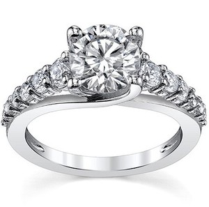Bague de style antique en moissanite taille ronde, en argent sterling 925 plaqué or blanc, bijoux de luxe vintage pour fiançailles, mariage et mariée - Product Image 3