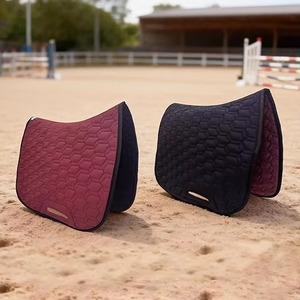 Fabricante mayorista de artículos ecuestres, almohadillas de satén ligeras y cómodas para sillas de montar a la venta, hechas en Pakistán, almohadillas de algodón para sillas de montar para caballos. - Product Image 3