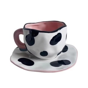 Mug en céramique blanc et noir de qualité supérieure avec finition émaillée lisse pour un look élégant et moderne - Product Image 1