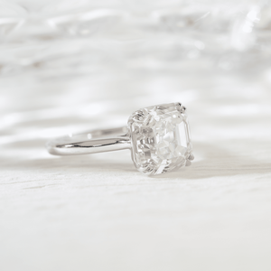 Bague de fiançailles de luxe en or blanc 18 carats avec diamant de laboratoire certifié IGI 5 carats taille Asscher, sertie griffe solitaire, pour mariage - Product Image 4