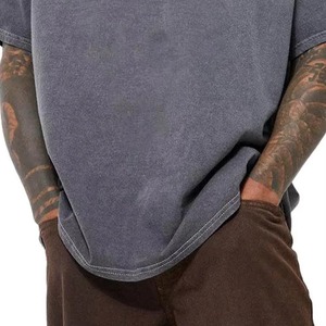 T-shirt pour homme en coton 100% délavé à l'acide, de haute qualité, marque USAZE SPORTS, manches courtes, coupe ample, avec logo et couleurs personnalisées - Product Image 4