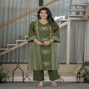 Conjunto de Kurta de Algodón Verde para Mujer con Estampado de Mariposas Blancas, Cuello en V, Manga 3/4, Corte Holgado, Largo hasta el Tobillo, Ropa Étnica Informal - Product Image 1