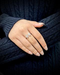 Anillo de Dos Piedras de Plata 925 con Diamantes Cultivados en Laboratorio, Corte Pera y Marquesa, Fabricante de Joyería Fina OEM al por Mayor - Product Image 1