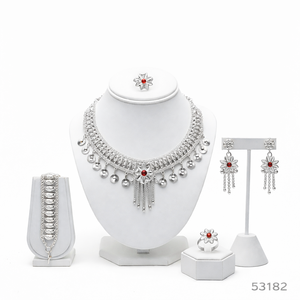 MOLL JEWELLERS – Nouvelle collection de bijoux élégants pour femme : Chaîne en laiton plaqué or avec zircon naturel et motif feuille, certifiée par un tiers - Product Image 6