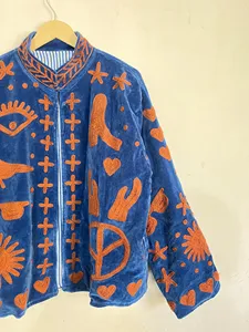Veste artisanale en velours bleu, broderie traditionnelle cœur et fleurs, style cachemire, chic bohème, vêtement d'extérieur pour femme - Product Image 4