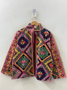 Chaqueta de terciopelo suzani con bordado a mano, estilo bomber, estilo hippie, estilo vintage, regalo para ella, blazer de invierno. - Product Image 4