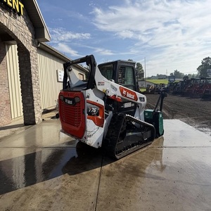 Cargadora compacta Bobcat con trituradora, maquinaria de movimiento de tierras para manejo de materiales de construcción y tareas pesadas - Product Image 1