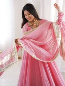 Ensemble Anarkali Lehenga en Soie Organza Tabby avec Broderie Miroir, Anarkali Lehenga de Créateur avec Gota Patti, Ensemble 3 Pièces en Dentelle Lourde - Product Image 4