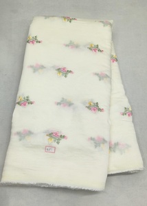 Tela de Seda Mul Chanderi con Bordado de Hilos Multicolores para Prendas Étnicas Femeninas, Peso Medio, 44 Pulgadas, 54 GSM, Tejida en India - Product Image 2