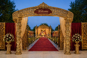 Mandap doré traditionnel pour mariage népalais, Mandaps royaux pour mariage australien, Mandap majestueux de style tamil pour mariage sud-indien - Product Image 2