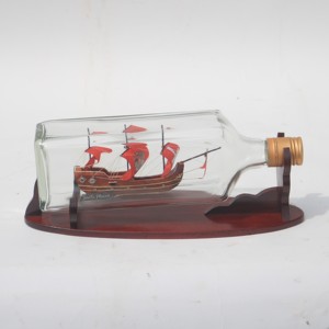 BARCO PEQUEÑO DE MADERA ARTESANAL, VINTAGE Y ECOLÓGICO, EN BOTELLA DE VINO RECTANGULAR, CON UNA AMPLIA GAMA DE OPCIONES DE MODELOS DE BARCO - Product Image 1