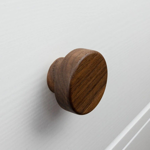 Tiradores decorativos de madera natural para cajones, armarios, cómodas y puertas de cocina de Blossom Craft India - Product Image 1